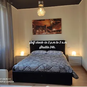 Casa Leonardo Airport Guest house
